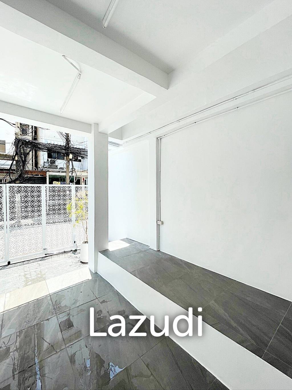 Home office/Commercial building for sale in Dindaeng