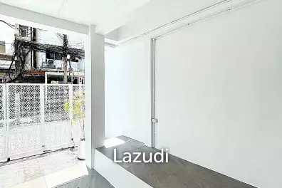 Home office/Commercial building for sale in Dindaeng