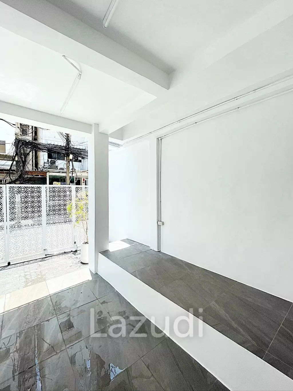 Home office/Commercial building for sale in Dindaeng