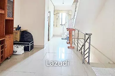 Building for Sale at Porn Prapanimit 22