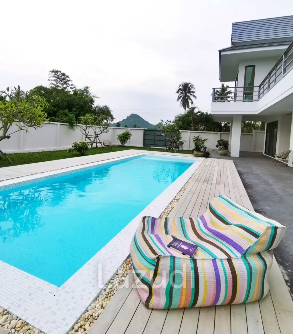 3 Bedrooms 4 Bathrooms 343 SQ.M. Bangsaray Villa