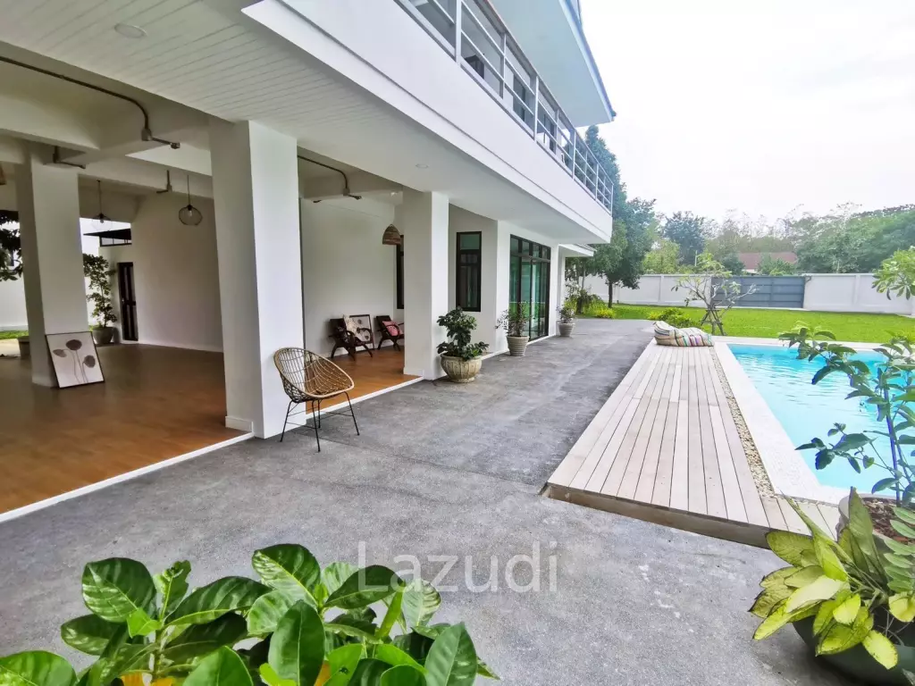 3 Bedrooms 4 Bathrooms 343 SQ.M. Bangsaray Villa