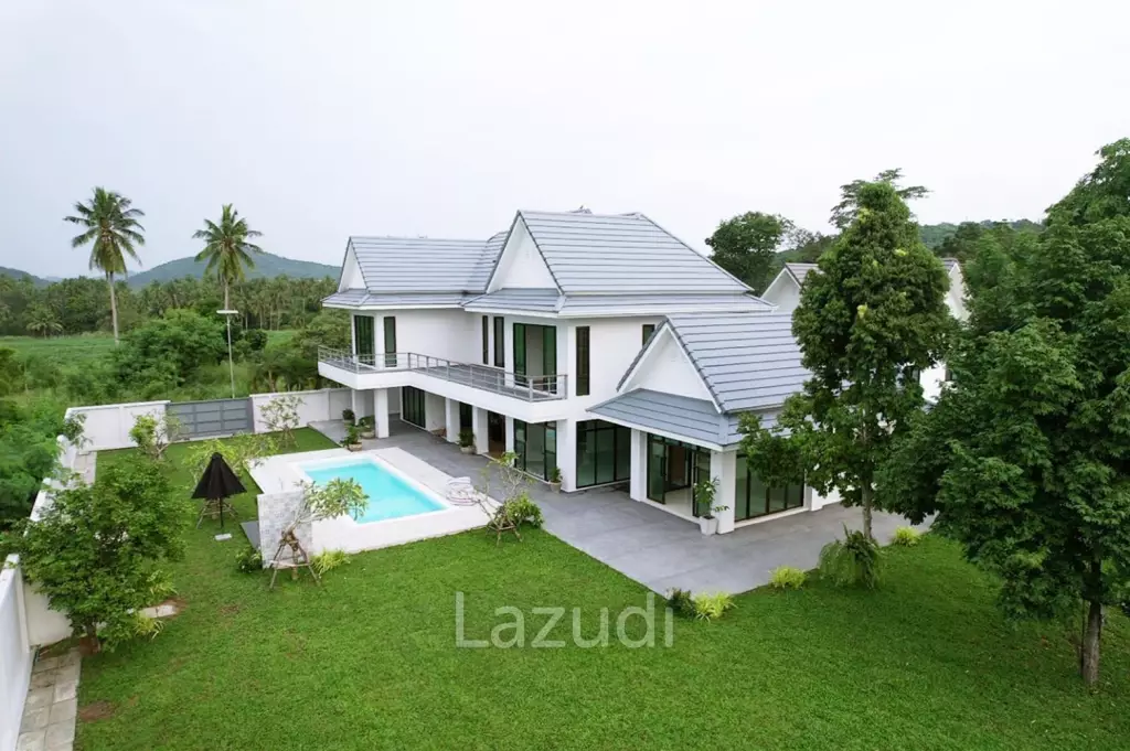 3 Bedrooms 4 Bathrooms 343 SQ.M. Bangsaray Villa