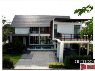 Nichatra Phutthamonth | Contemporary Three Bedroom Home with Pool in Bangkok