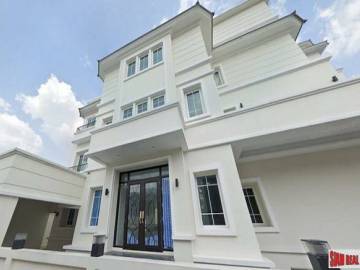 New Modern Five Bedroom Family-Style Home with Rooftop Terrace and 4 Parking Stalls for Sale in Ari