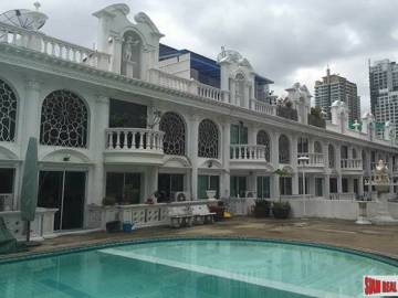 Leo Classic Place | Large Three Storey Family Townhouse on Sukhumvit 39