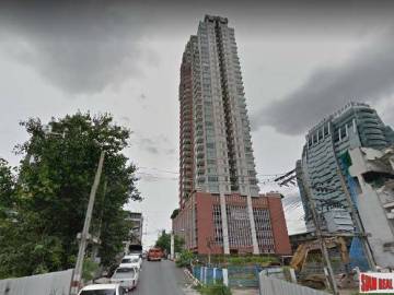Manhattan Chidlom | Nicely Decorated 2 Bed Condo with Canal Views in Chidlom