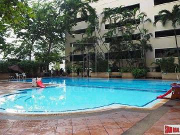 Saranjai Mansion | Large One Bedroom with Balcony and Pool View on Sukhumvit 6, Bangkok