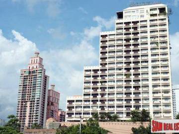 Monterey Place Condominium | 1 Bed Condo with Lake Views next to Queen Sirikit and Convention Centre MRT, Asoke