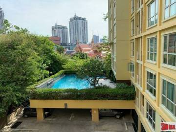 Hive Sukhumvit 65 | Cheerful Pool View One Bedroom Condo for Sale 650 m. from BTS Ekkamai