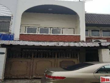 Ekkamai 22 | Two Storey Large Four Bedroom Townhouse for Sale