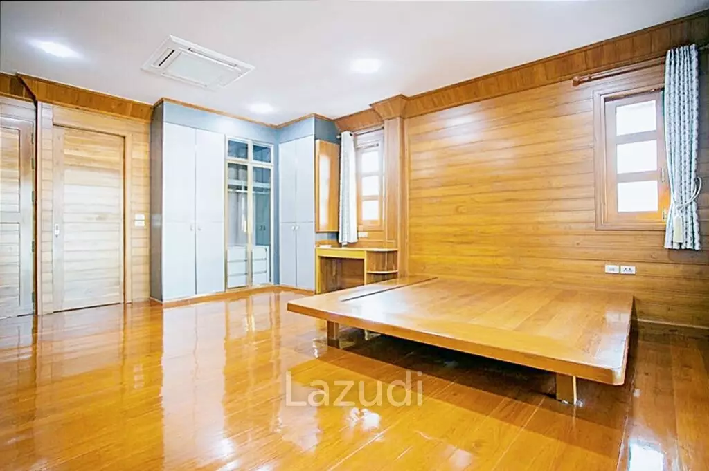 3 Bedroom 4 Bathroom 456 SQ.M New House in Sutthisan