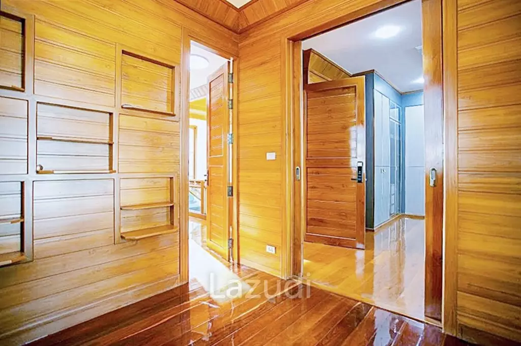 3 Bedroom 4 Bathroom 456 SQ.M New House in Sutthisan
