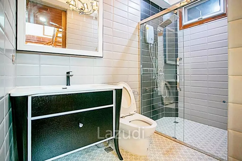 3 Bedroom 4 Bathroom 456 SQ.M New House in Sutthisan