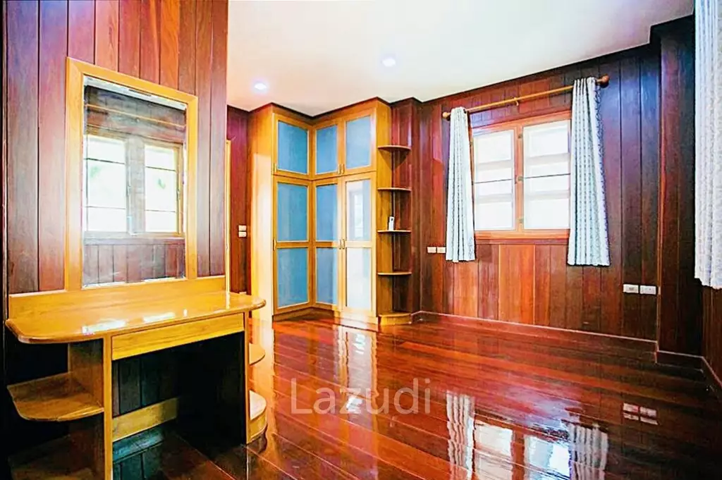 3 Bedroom 4 Bathroom 456 SQ.M New House in Sutthisan