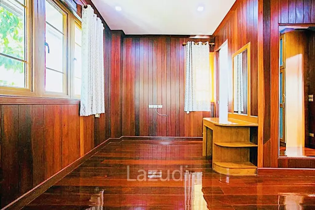 3 Bedroom 4 Bathroom 456 SQ.M New House in Sutthisan
