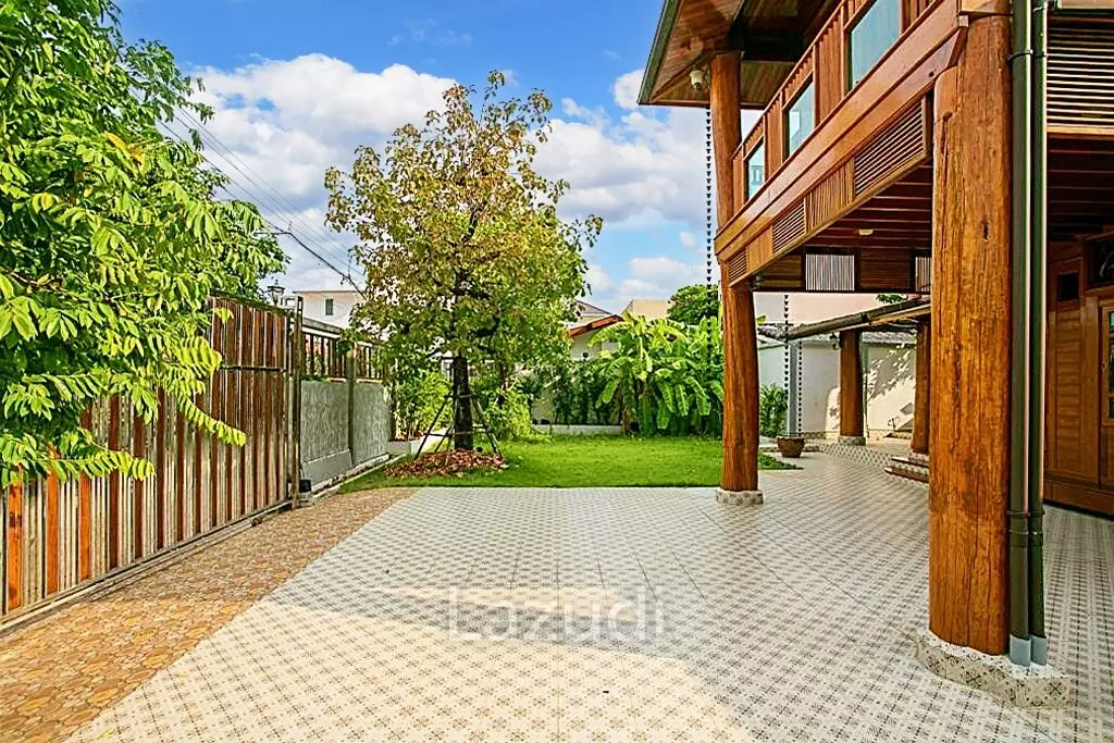 3 Bedroom 4 Bathroom 456 SQ.M New House in Sutthisan