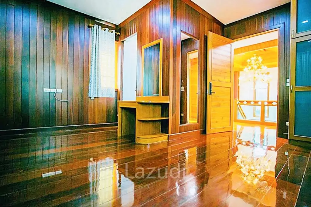 3 Bedroom 4 Bathroom 456 SQ.M New House in Sutthisan