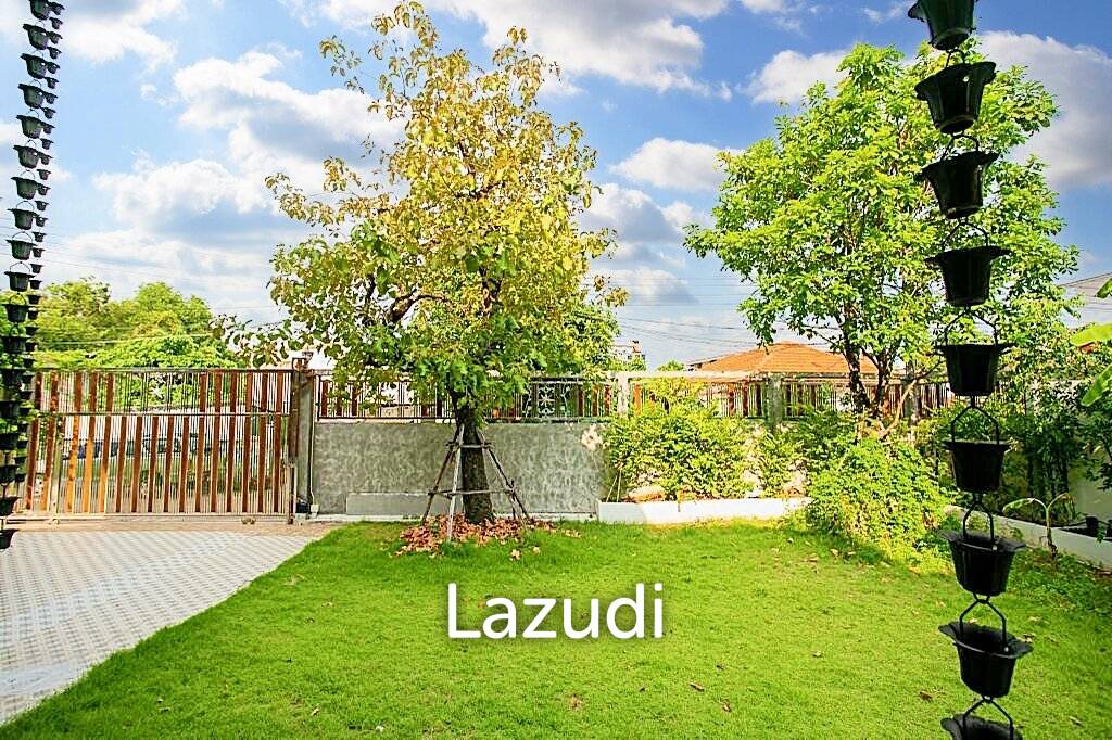 3 Bedroom 4 Bathroom 456 SQ.M New House in Sutthisan