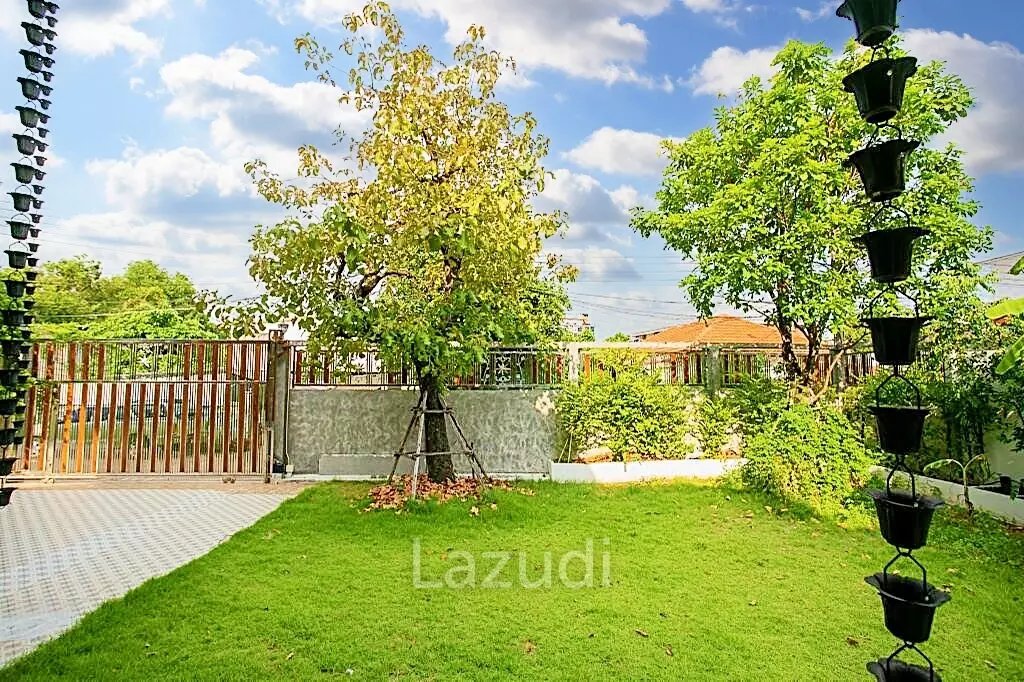 3 Bedroom 4 Bathroom 456 SQ.M New House in Sutthisan