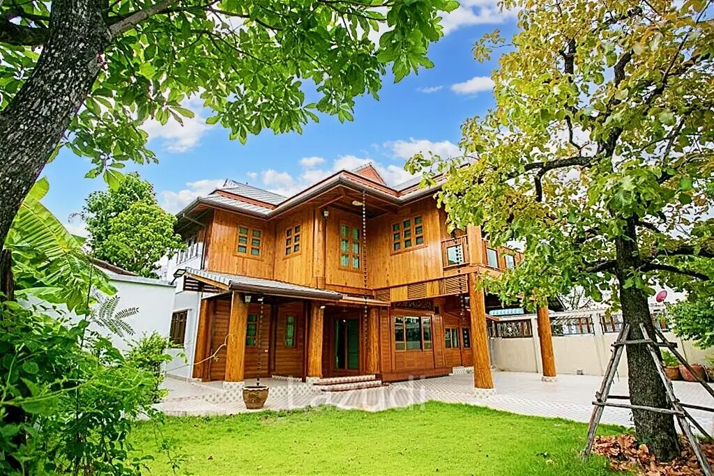 3 Bedroom 4 Bathroom 456 SQ.M New House in Sutthisan