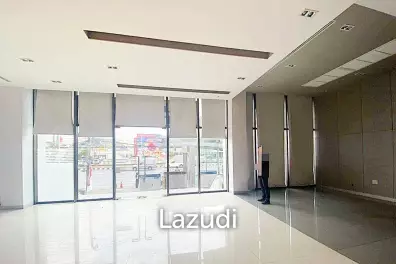 Versatile Commercial Space for Rent  located next to MRT Hua Lamphong