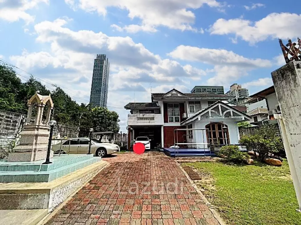3 Bed 3 Bath 544 SQ.M House in Thonglor 25