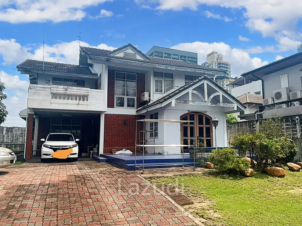 3 Bed 3 Bath 544 SQ.M House in Thonglor 25