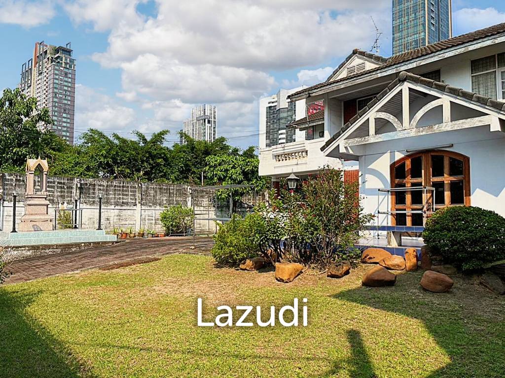 3 Bed 3 Bath 544 SQ.M House in Thonglor 25