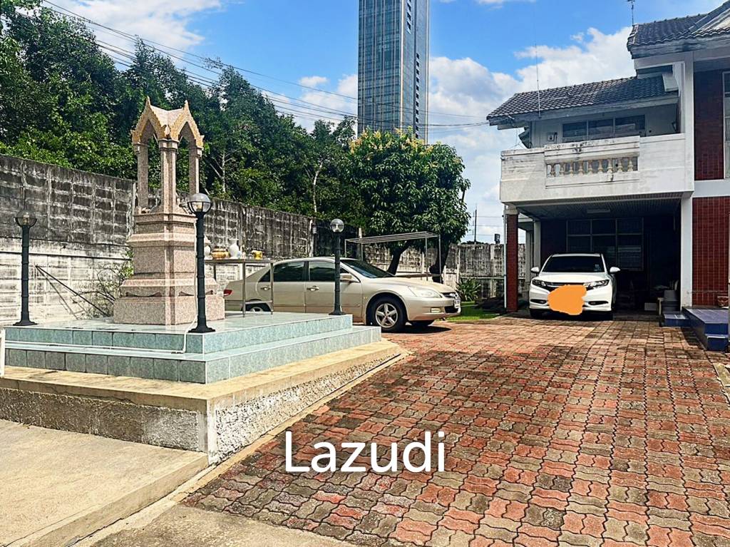 3 Bed 3 Bath 544 SQ.M House in Thonglor 25