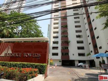 Prestige Towers | Spacious Three Bedroom Close to Transportation and Shopping in Sukhumvit