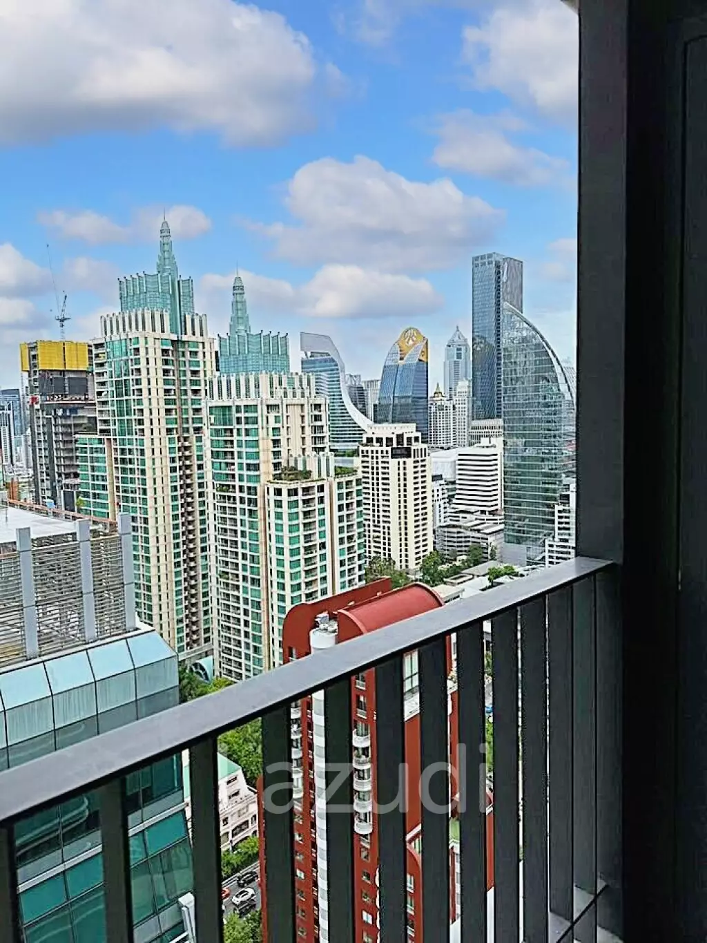 1 Bed 1 Bath 35 SQ.M Q Chidlom - Phetchaburi