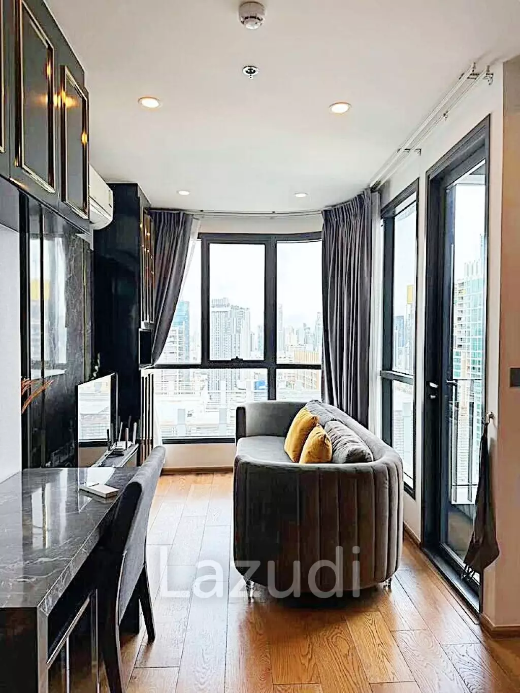 1 Bed 1 Bath 35 SQ.M Q Chidlom - Phetchaburi