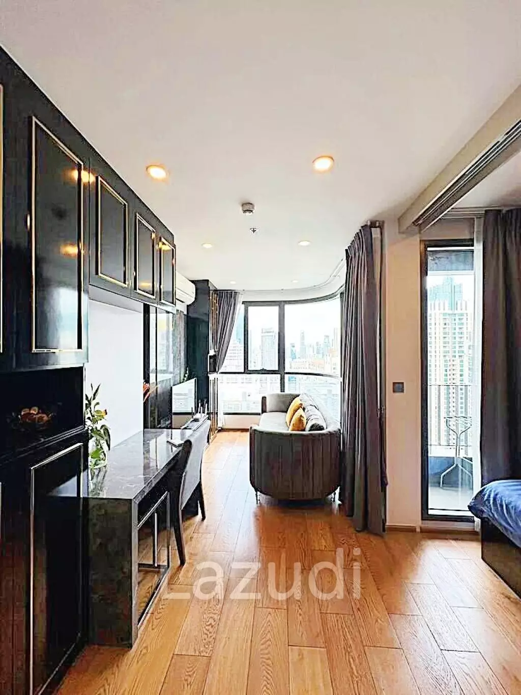 1 Bed 1 Bath 35 SQ.M Q Chidlom - Phetchaburi