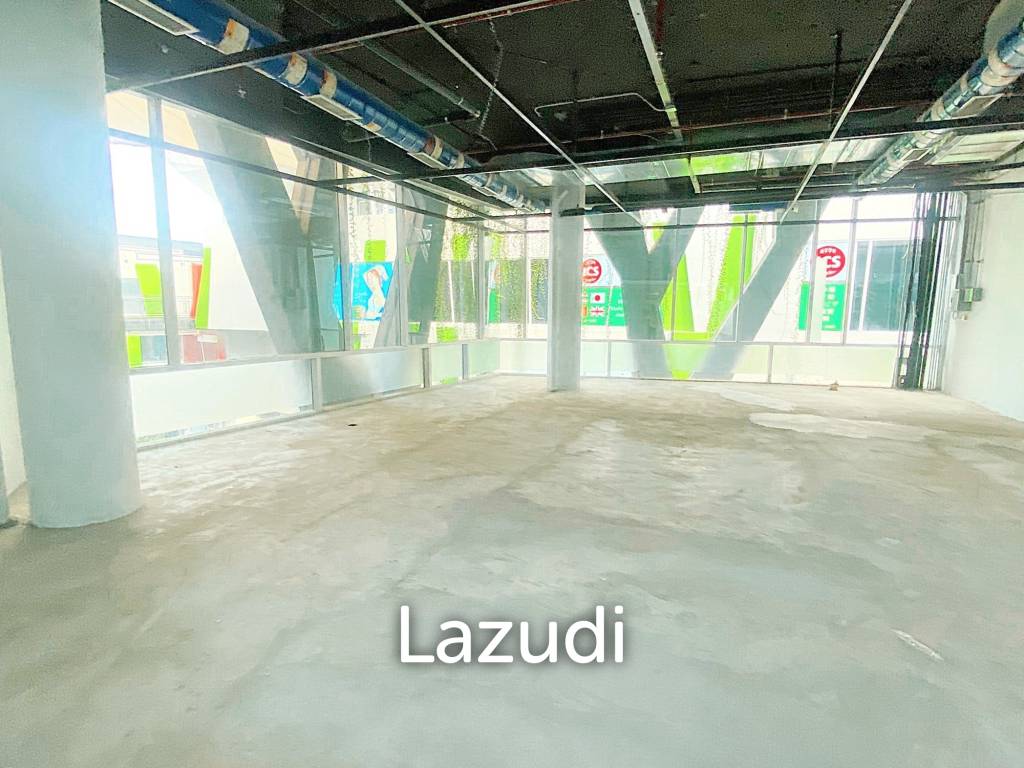 Retail space for rent in Srinakarin
