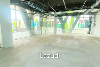 Retail space for rent in Srinakarin