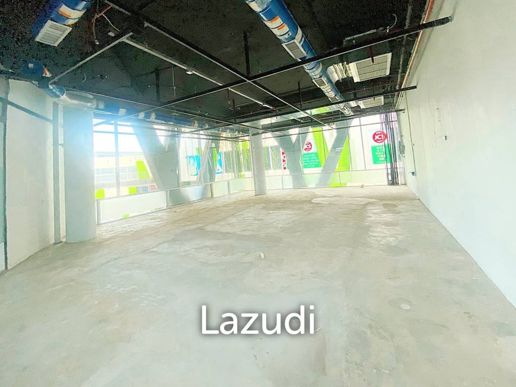 Retail space for rent in Srinakarin
