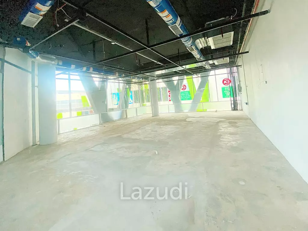 Retail space for rent in Srinakarin