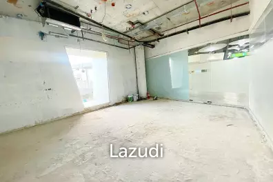 Retail space for rent in Srinakarin