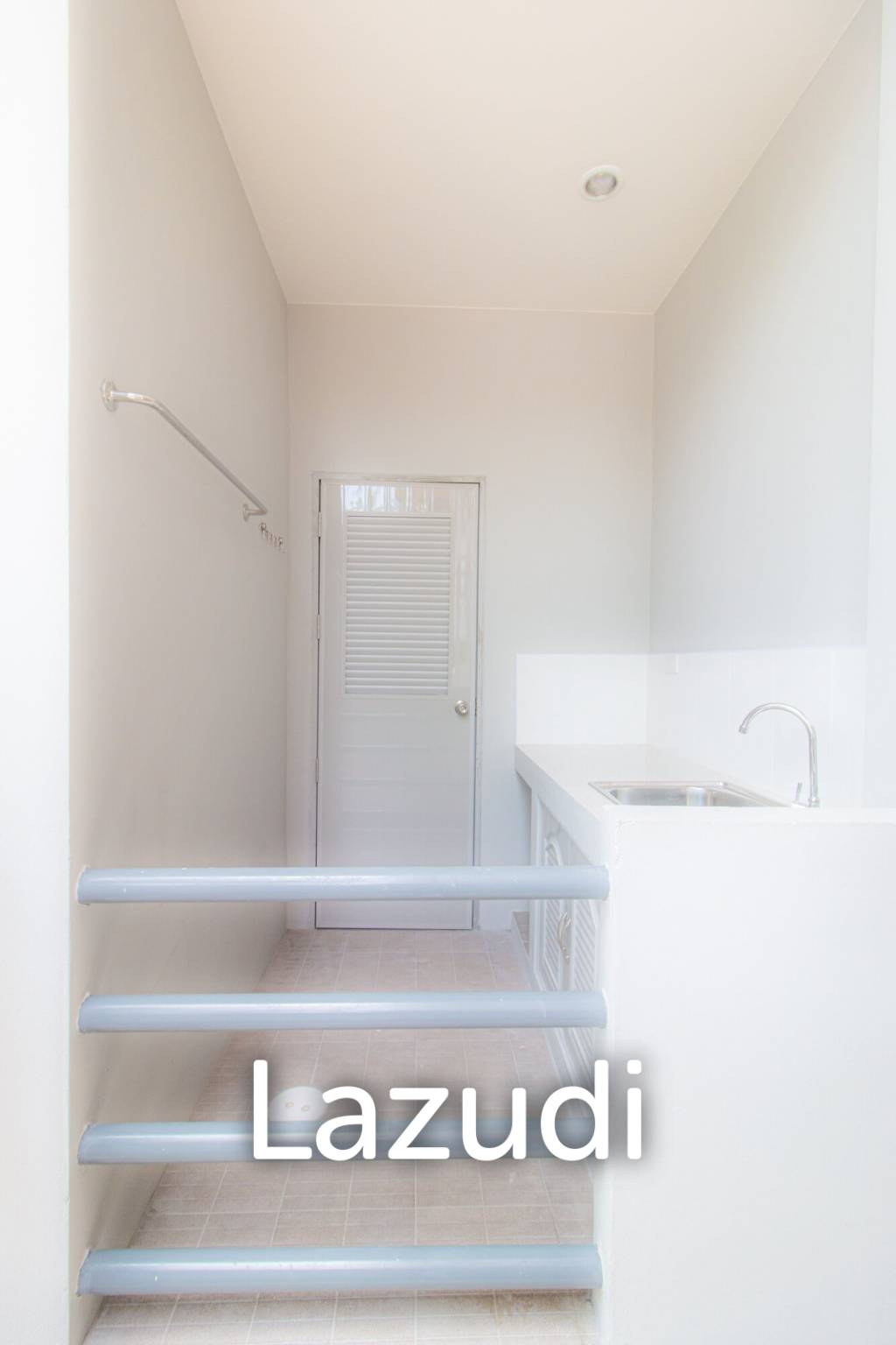 Apartment Building + Business in Chaweng