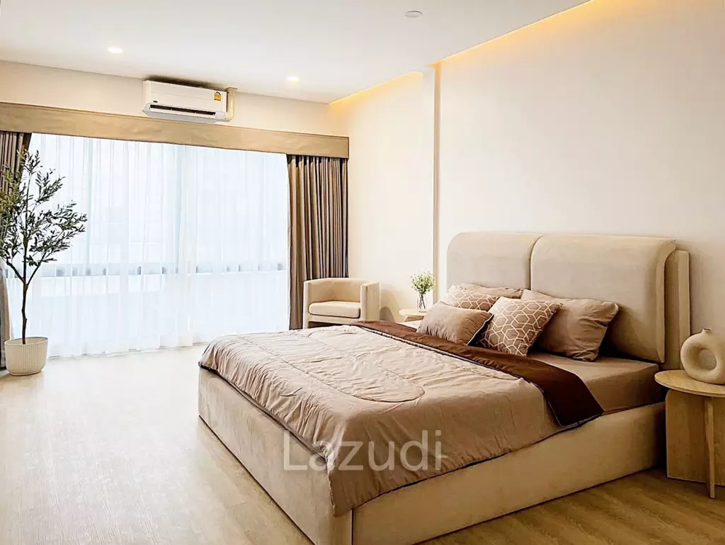 4 Bed 3 Bath 210 SQ.M Townhouse in Ekkamai