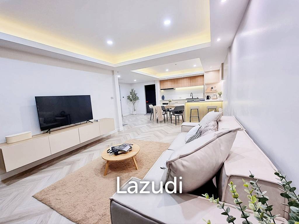 4 Bed 3 Bath 210 SQ.M Townhouse in Ekkamai