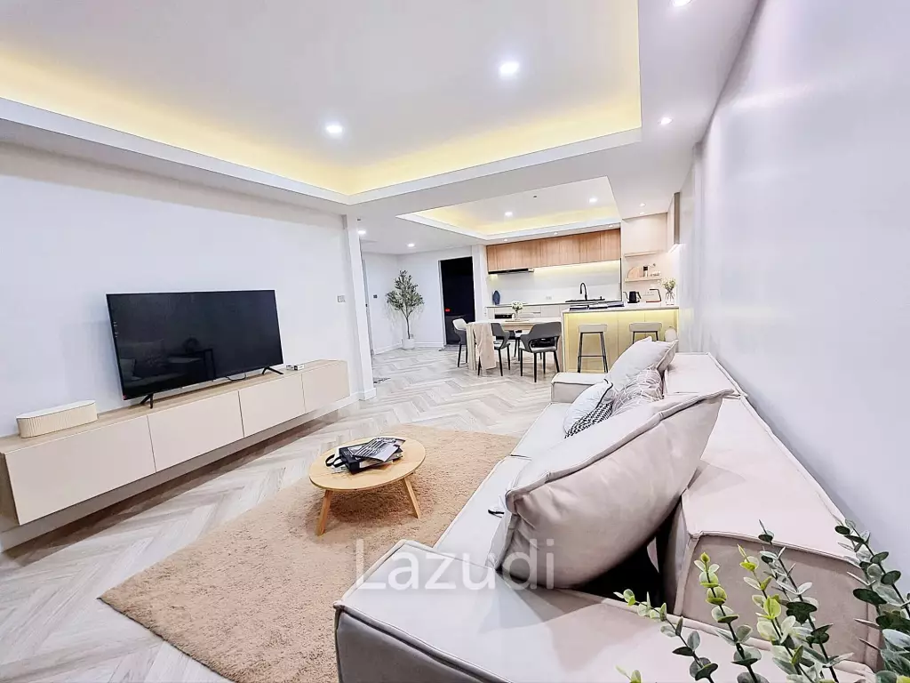 4 Bed 3 Bath 210 SQ.M Townhouse in Ekkamai