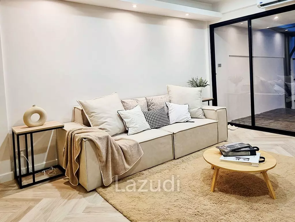 4 Bed 3 Bath 210 SQ.M Townhouse in Ekkamai