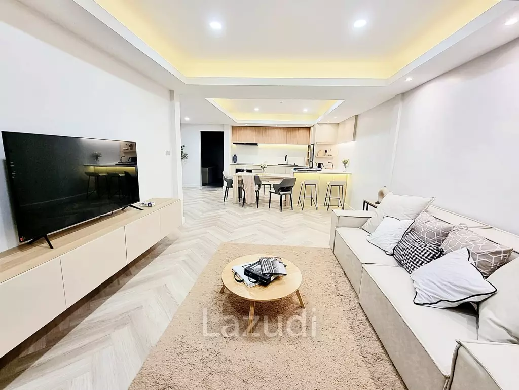 4 Bed 3 Bath 210 SQ.M Townhouse in Ekkamai