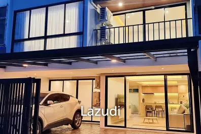 4 Bed 3 Bath 210 SQ.M Townhouse in Ekkamai