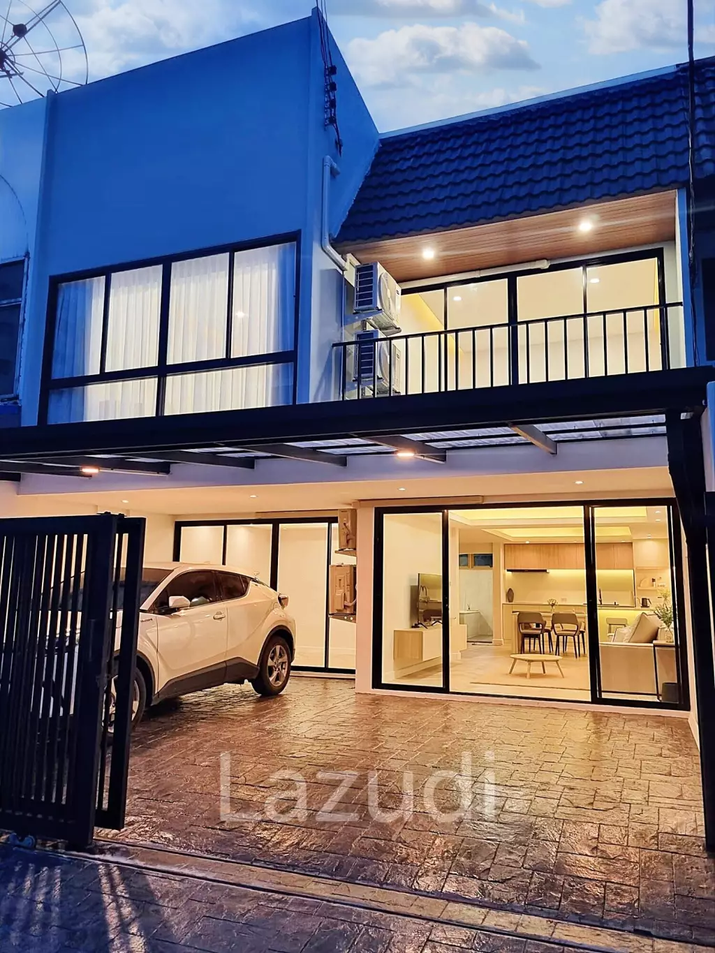 4 Bed 3 Bath 210 SQ.M Townhouse in Ekkamai