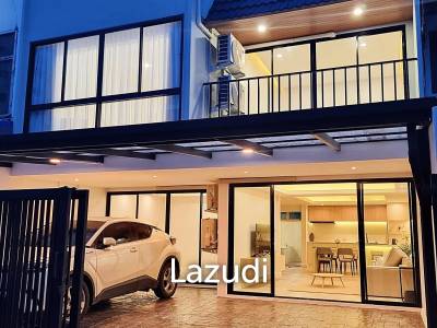 4 Bed 3 Bath 210 SQ.M Townhouse in Ekkamai