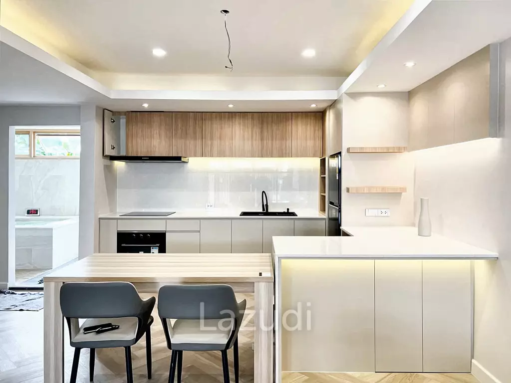 4 Bed 3 Bath 210 SQ.M Townhouse in Ekkamai