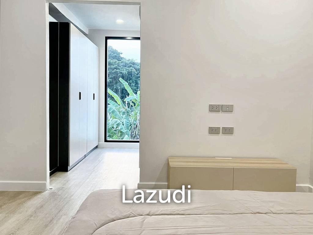4 Bed 3 Bath 210 SQ.M Townhouse in Ekkamai